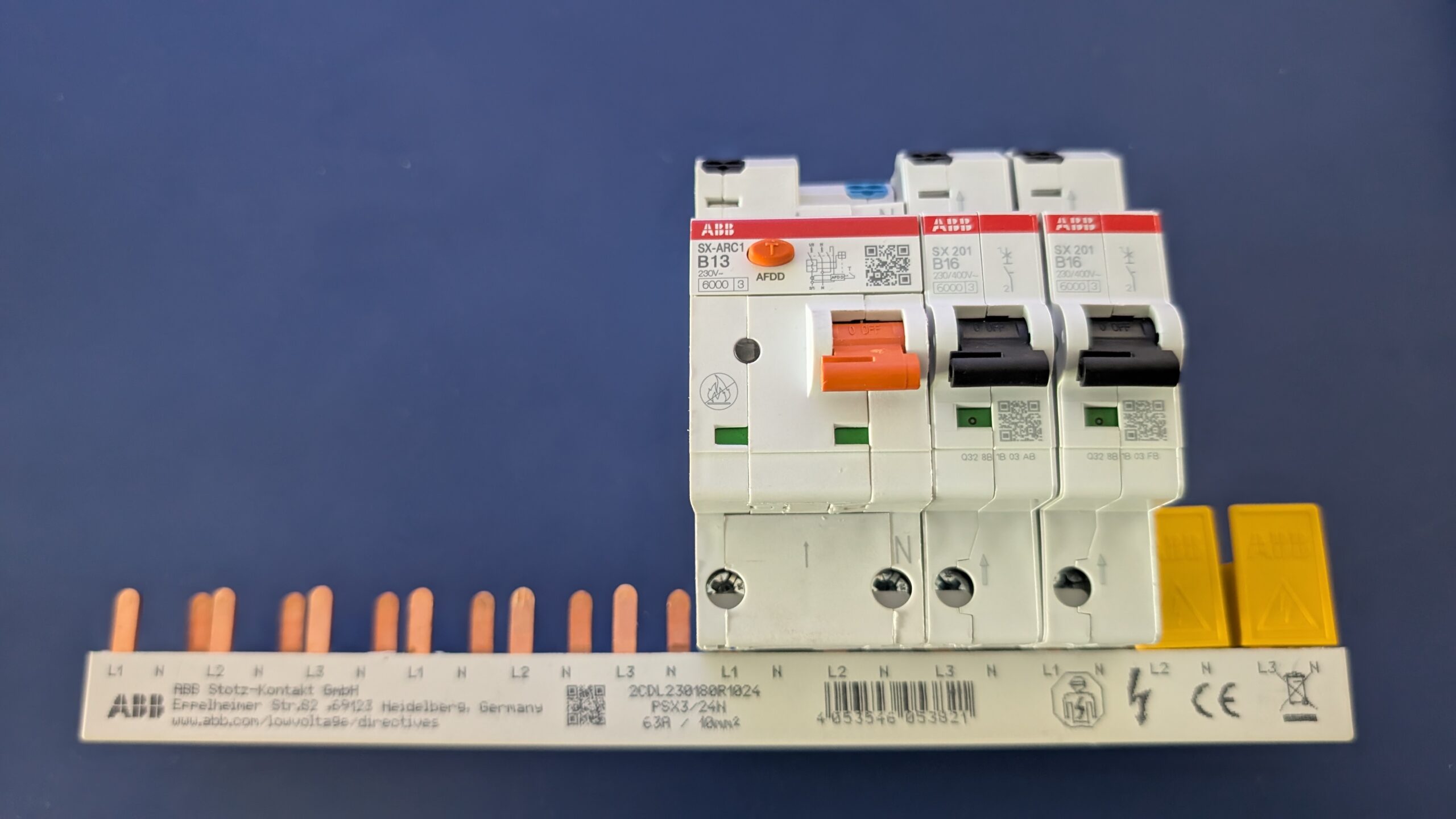 Fortbildung zu Aufbau und Schutzmaßnahmen in elektrischen Verteilungen
