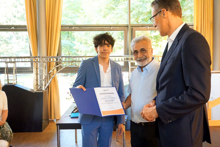 Jahrgangsbester Metallograf erhielt Studentenpreis der DGZfP e.V.