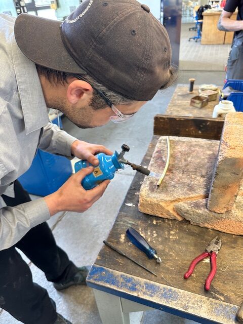 Tischleuchte – Projekt der Graveure und Metallbildner Oberstufe am TBK Solingen