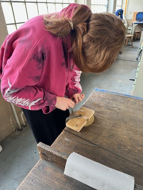 Tischleuchte – Projekt der Graveure und Metallbildner Oberstufe am TBK Solingen