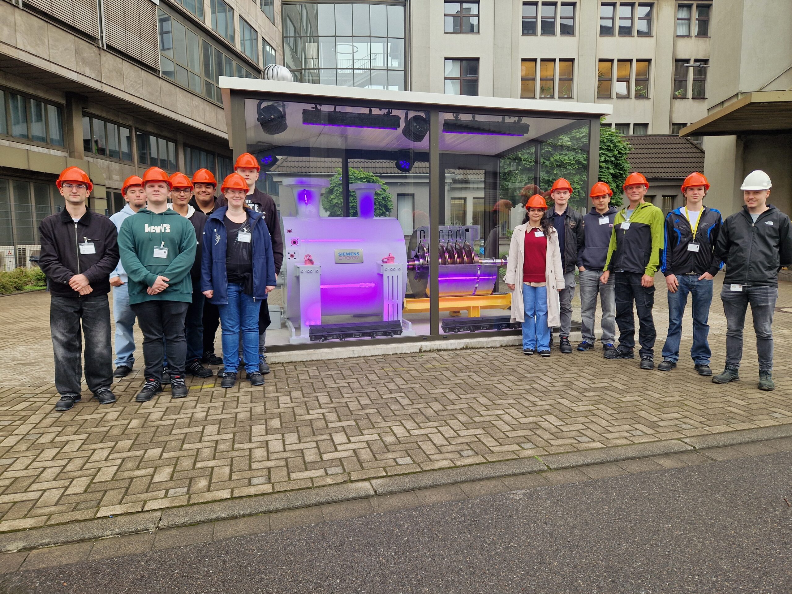 Die Unterstufe der Metallografie vom TBK Solingen zu Besuch bei Siemens Energy