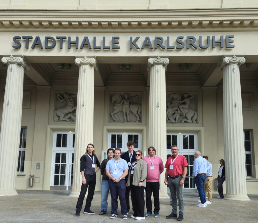 Die Techniker-Klasse der Fachschule für Galvanotechnik des TBK Solingen bei der Fachtagung in Karlsruhe.